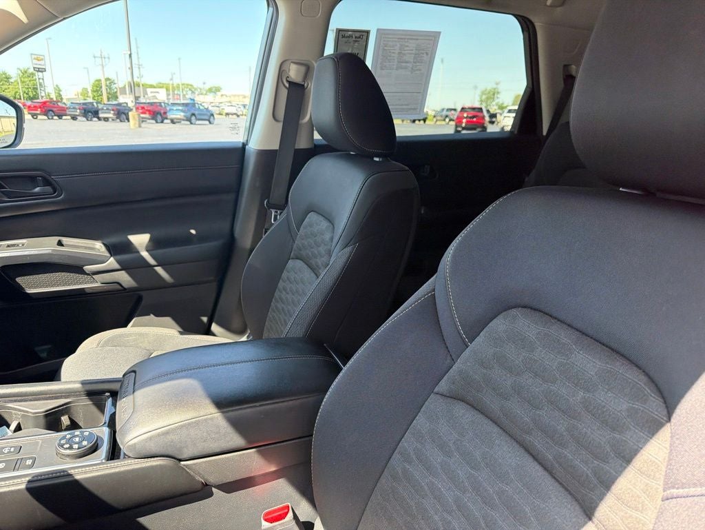 2023 Nissan Pathfinder SV