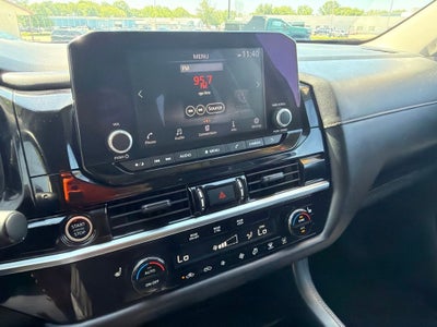 2023 Nissan Pathfinder SV
