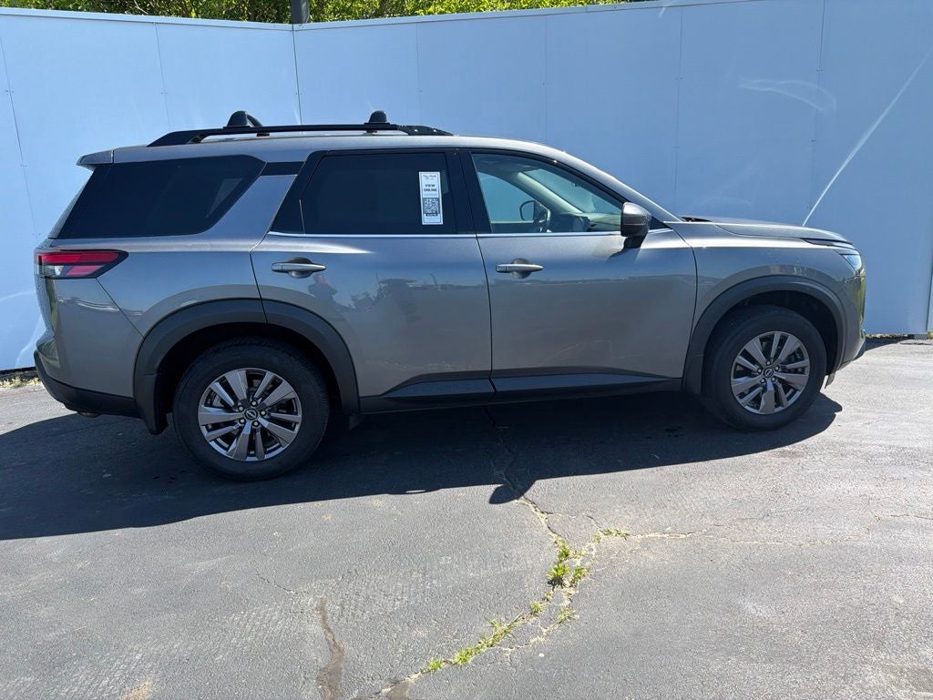 2023 Nissan Pathfinder SV