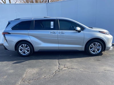 2024 Toyota Sienna Platinum 7 Passenger