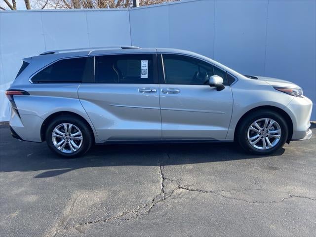 2024 Toyota Sienna Platinum 7 Passenger