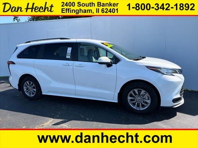 2022 Toyota Sienna LE 8 Passenger