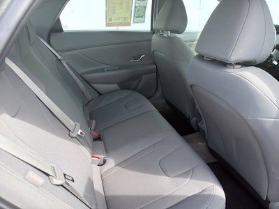 2024 Hyundai Elantra SE