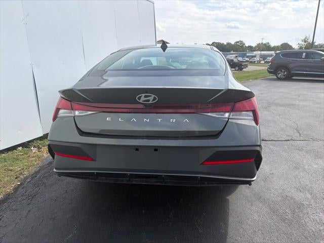 2024 Hyundai Elantra SE