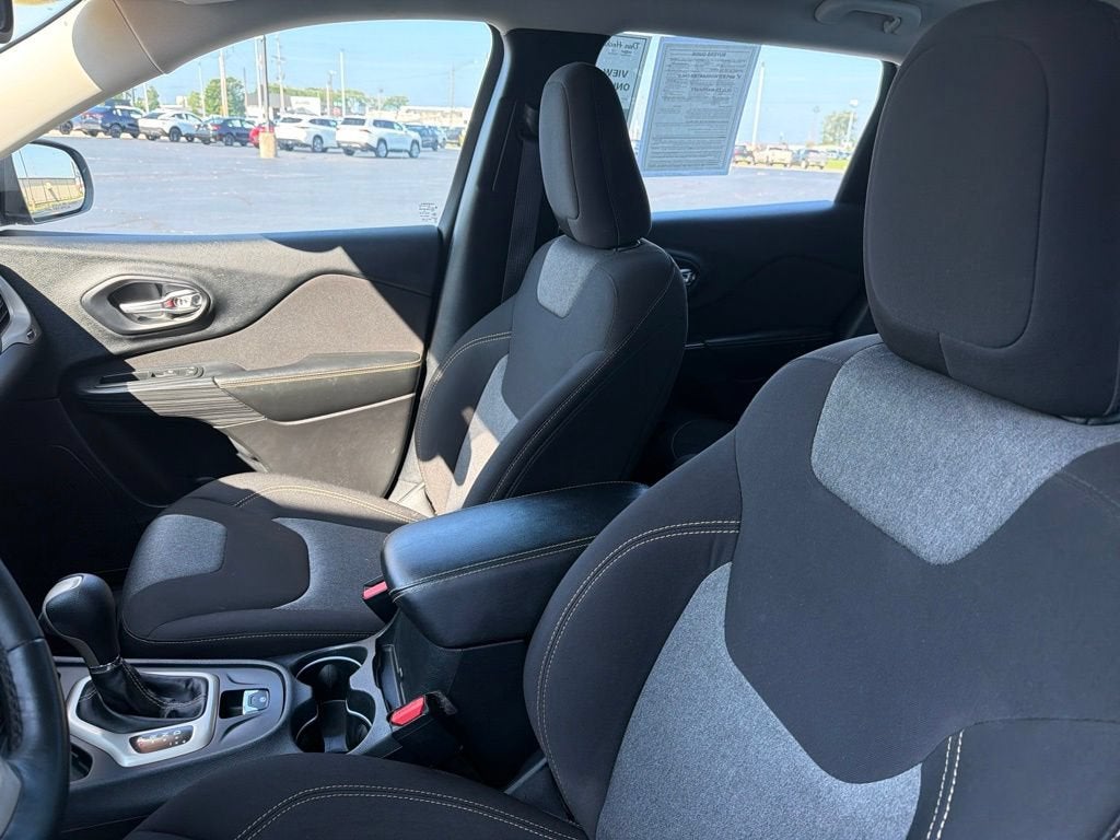 2016 Jeep Cherokee Sport