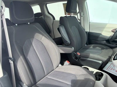 2024 Chrysler Voyager LX