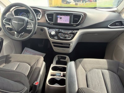 2024 Chrysler Voyager LX