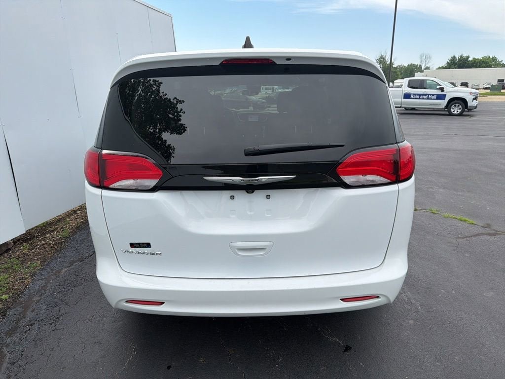 2024 Chrysler Voyager LX