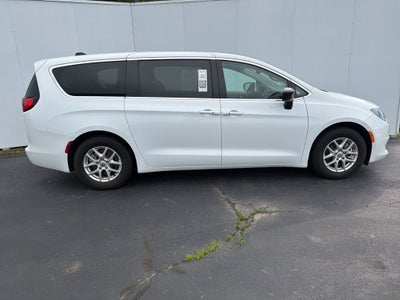 2024 Chrysler Voyager LX
