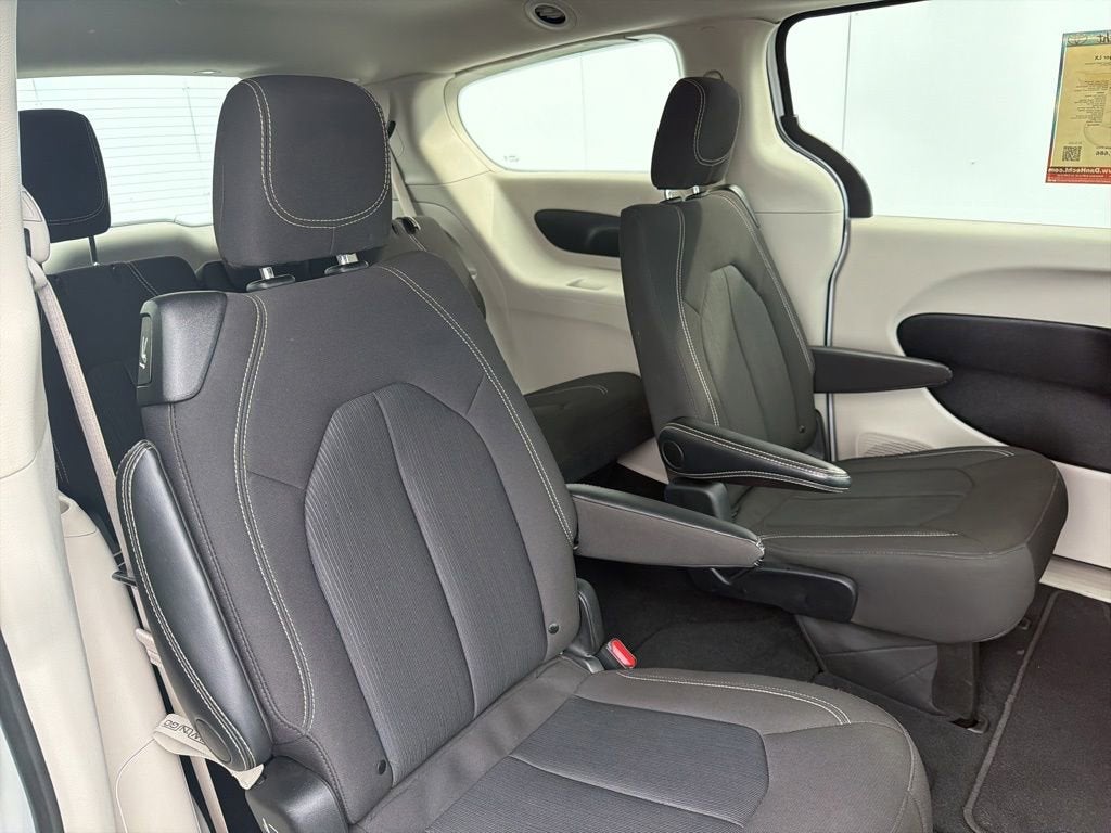 2024 Chrysler Voyager LX