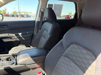 2023 Nissan Pathfinder SV