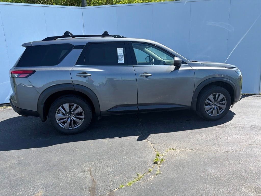 2023 Nissan Pathfinder SV