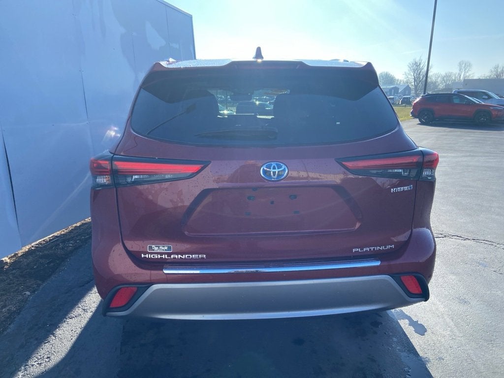 2022 Toyota Highlander Hybrid Platinum
