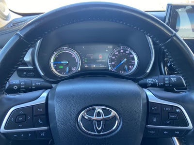 2022 Toyota Highlander Hybrid Platinum