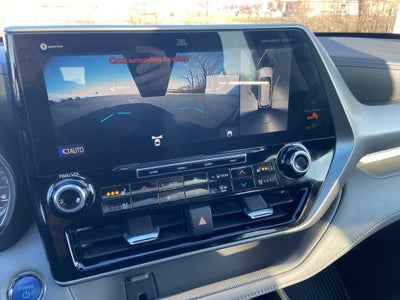 2022 Toyota Highlander Hybrid Platinum