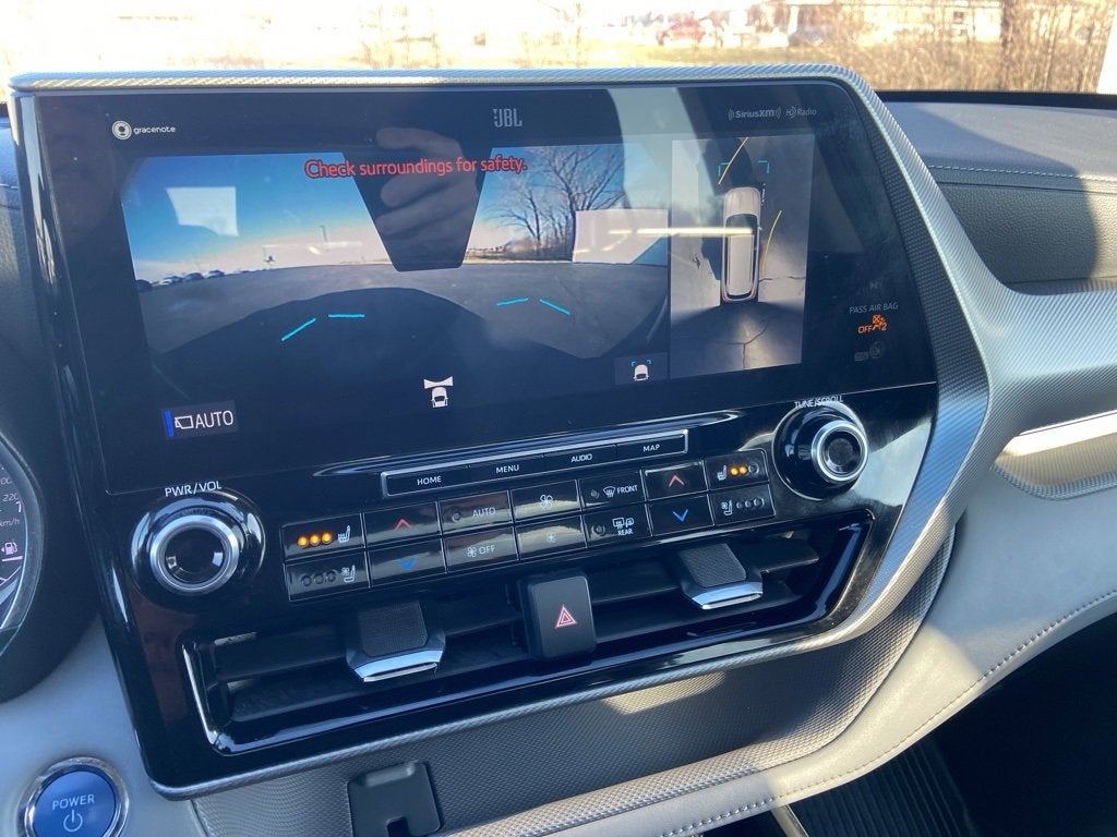 2022 Toyota Highlander Hybrid Platinum