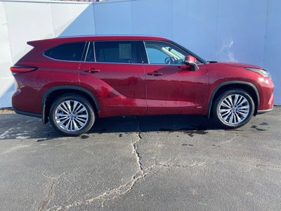 2022 Toyota Highlander Hybrid Platinum