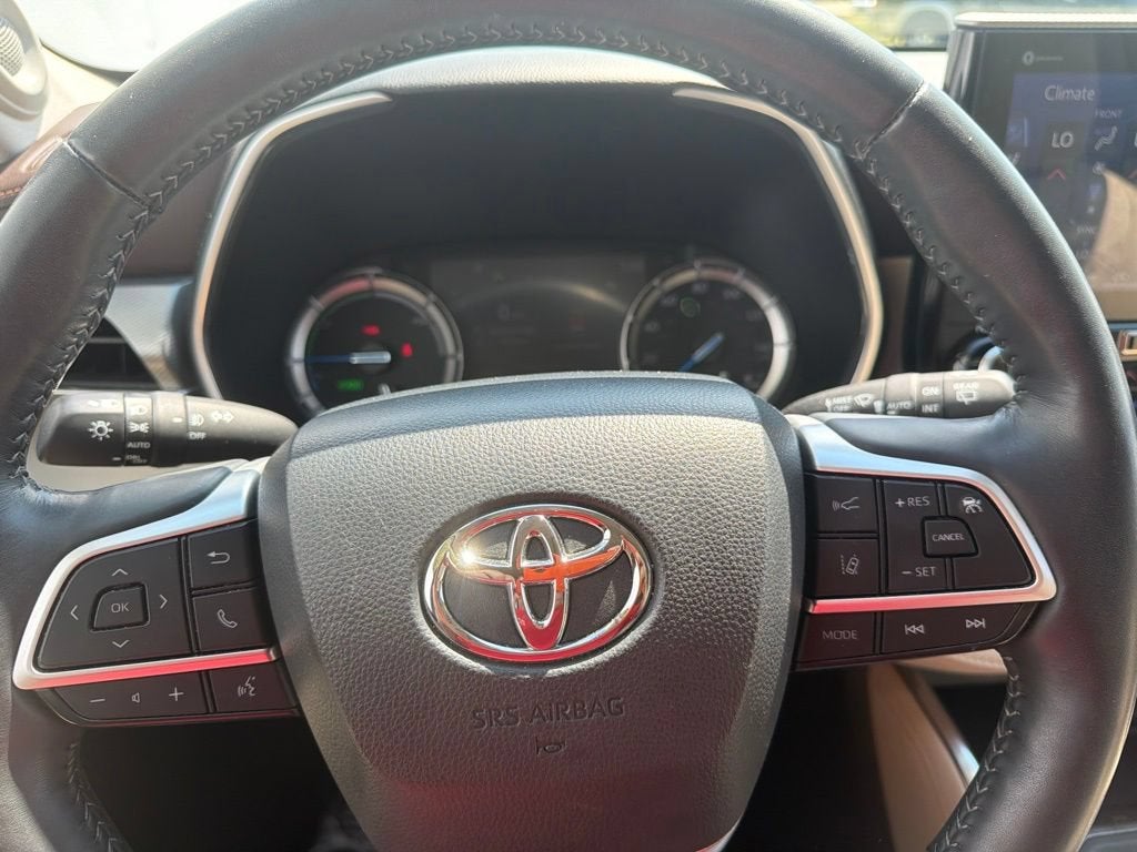 2022 Toyota Highlander Hybrid Platinum