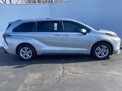 2024 Toyota Sienna Platinum