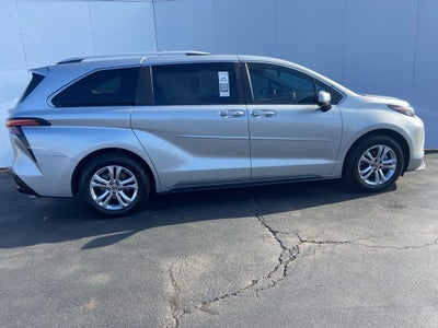 2024 Toyota Sienna Platinum