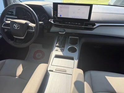 2025 Toyota Sienna XLE