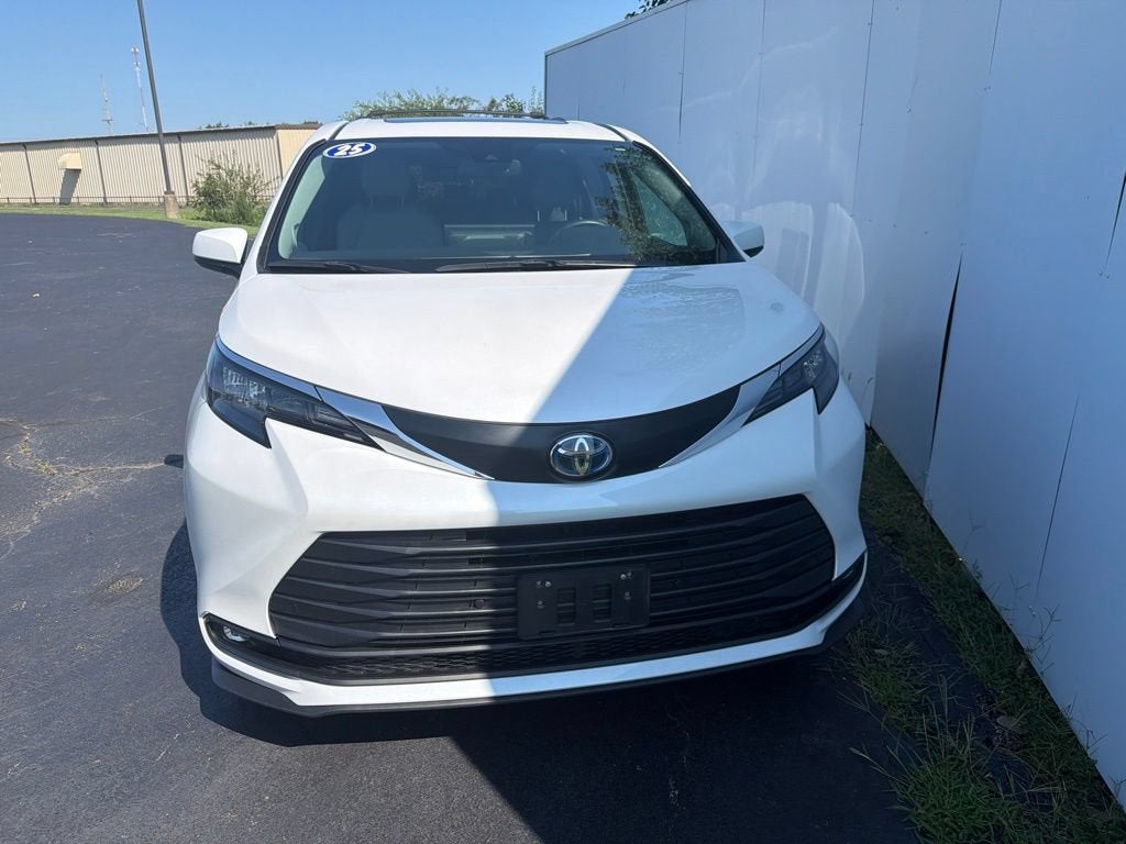 2025 Toyota Sienna XLE
