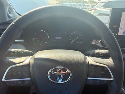 2025 Toyota Sienna XLE