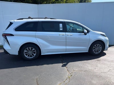 2025 Toyota Sienna XLE