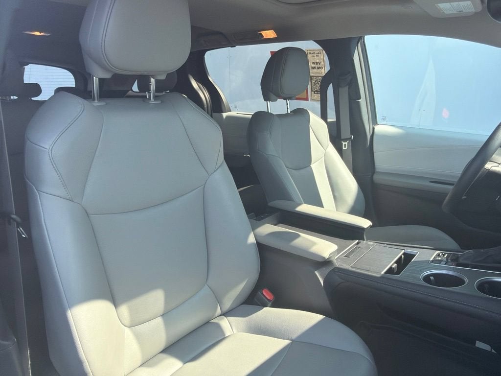 2025 Toyota Sienna XLE