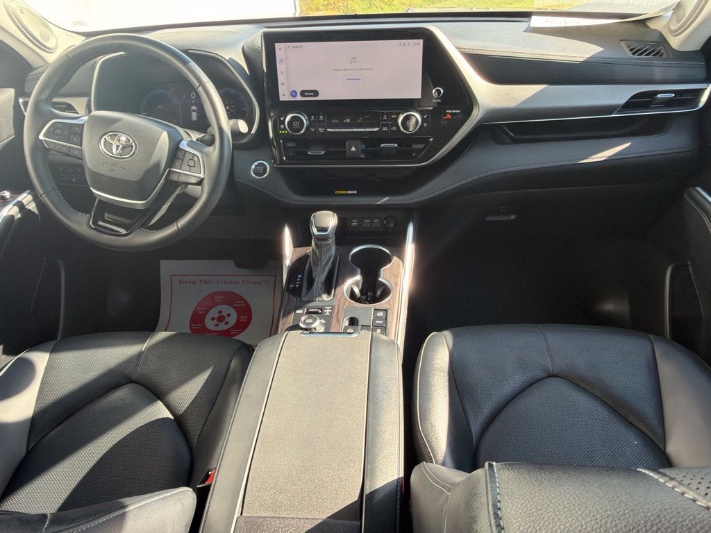 2025 Toyota Highlander LE
