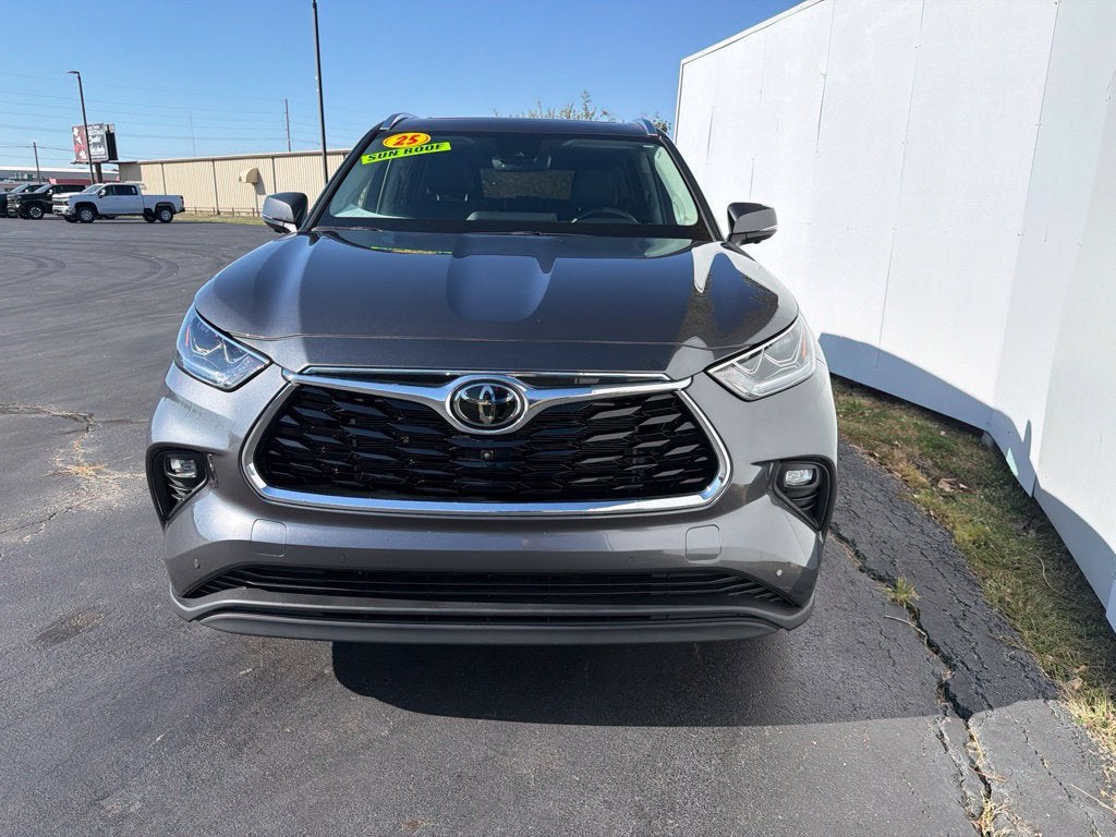 2025 Toyota Highlander LE