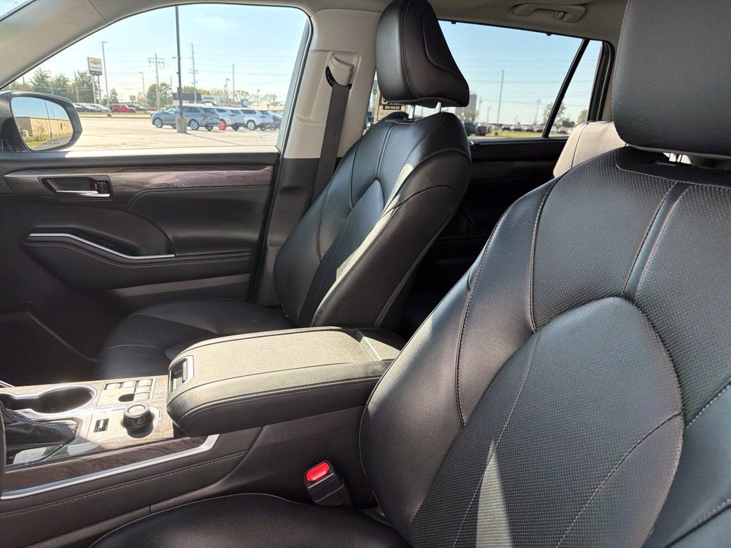 2025 Toyota Highlander LE