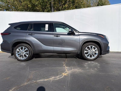 2025 Toyota Highlander LE