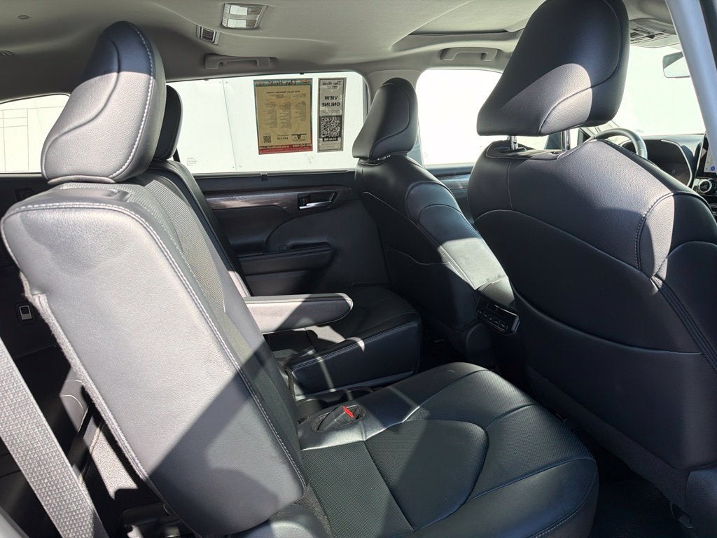 2025 Toyota Highlander LE