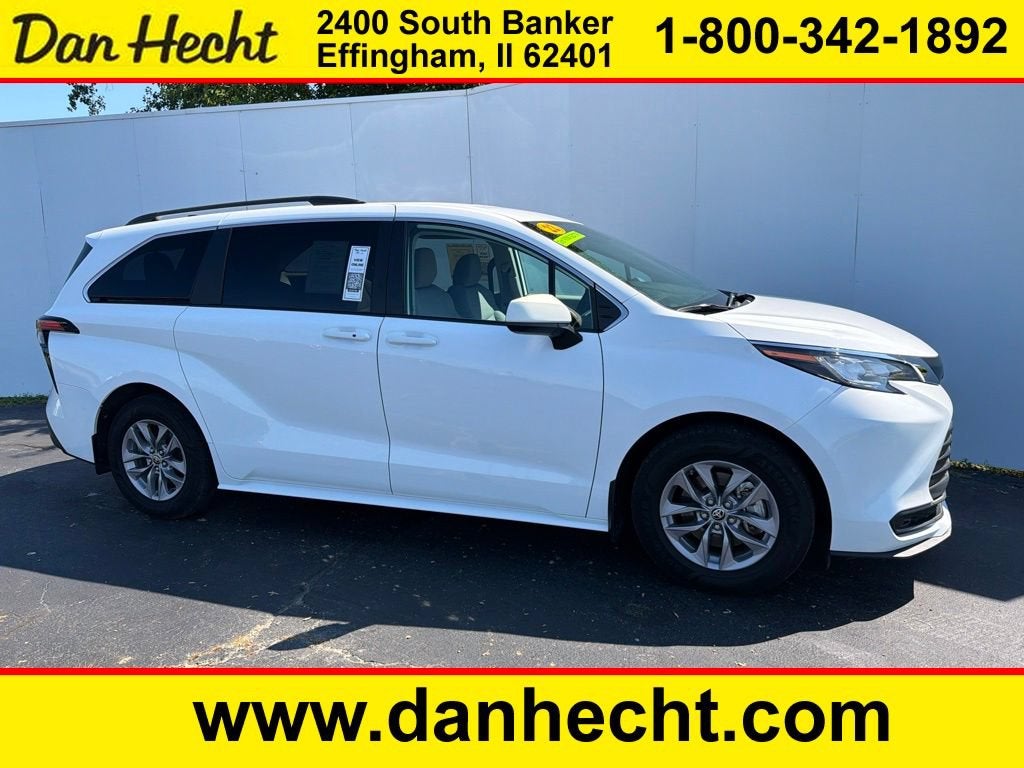 2022 Toyota Sienna LE