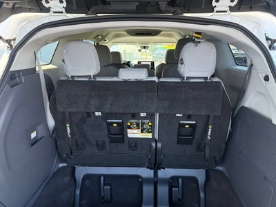 2022 Toyota Sienna LE
