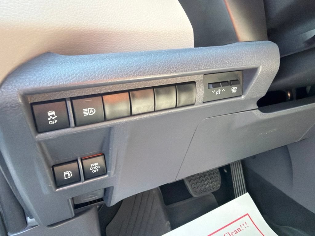 2022 Toyota Sienna LE