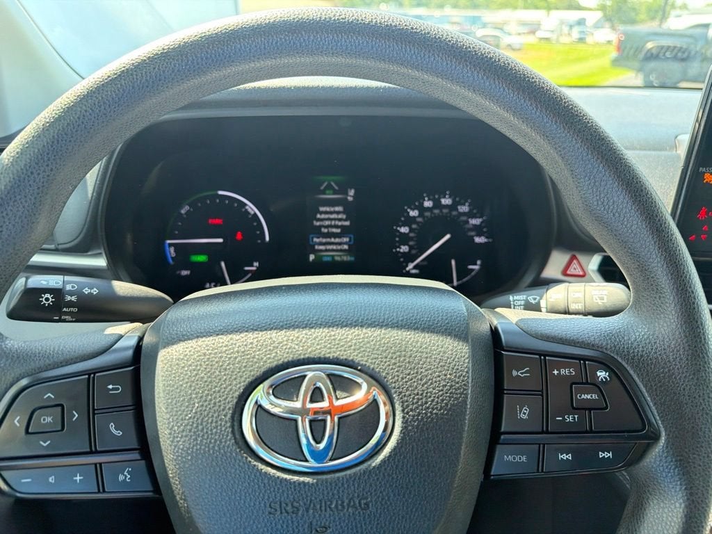 2022 Toyota Sienna LE