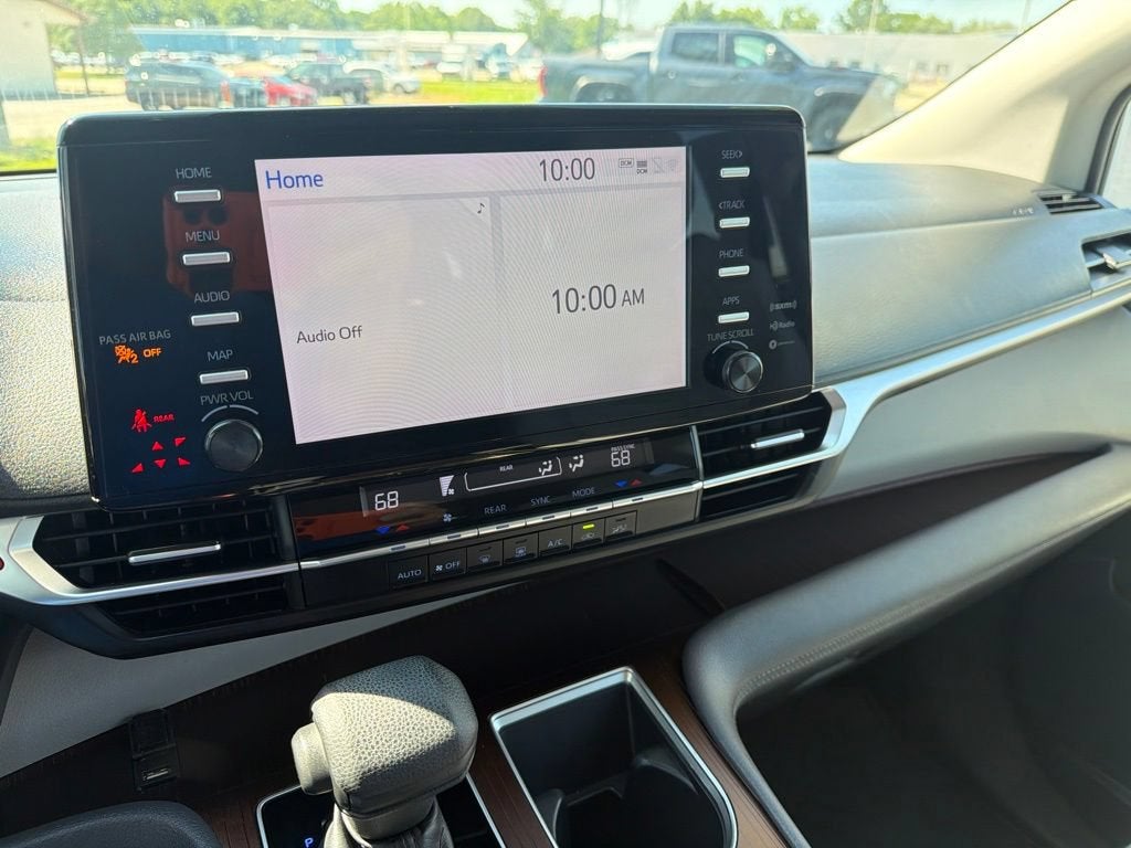 2022 Toyota Sienna LE