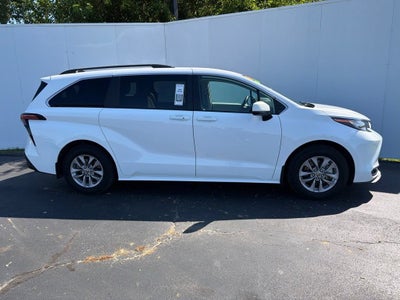 2022 Toyota Sienna LE