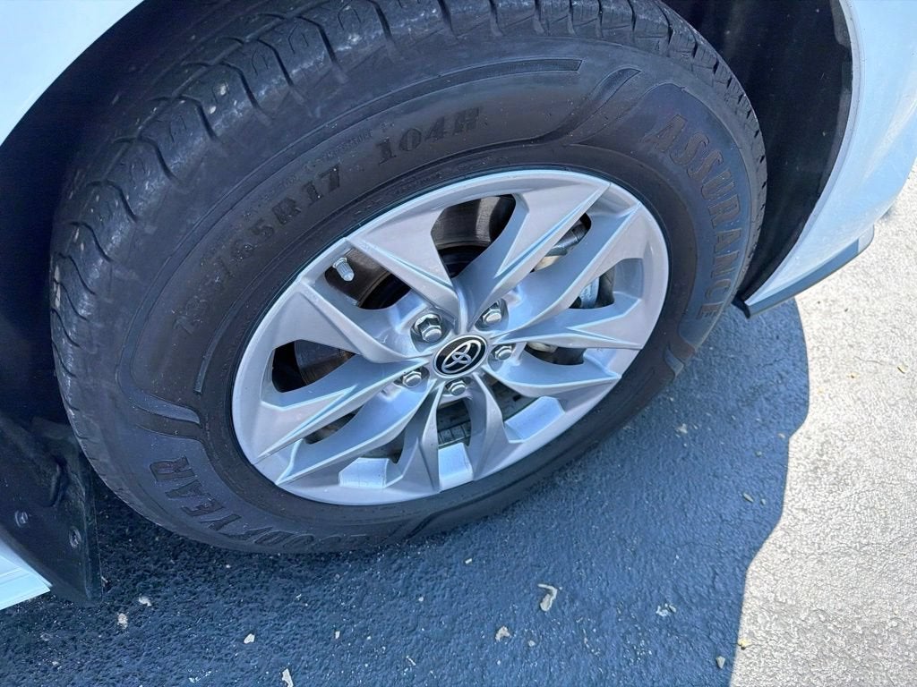 2022 Toyota Sienna LE