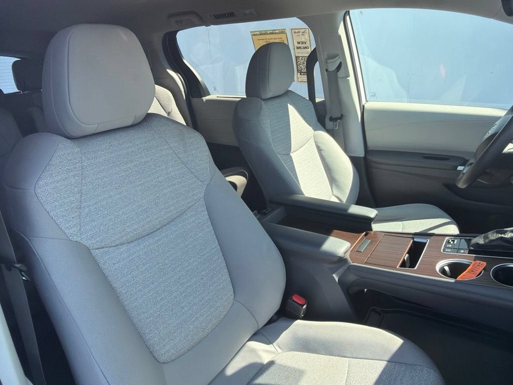 2022 Toyota Sienna LE