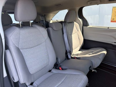 2022 Toyota Sienna LE