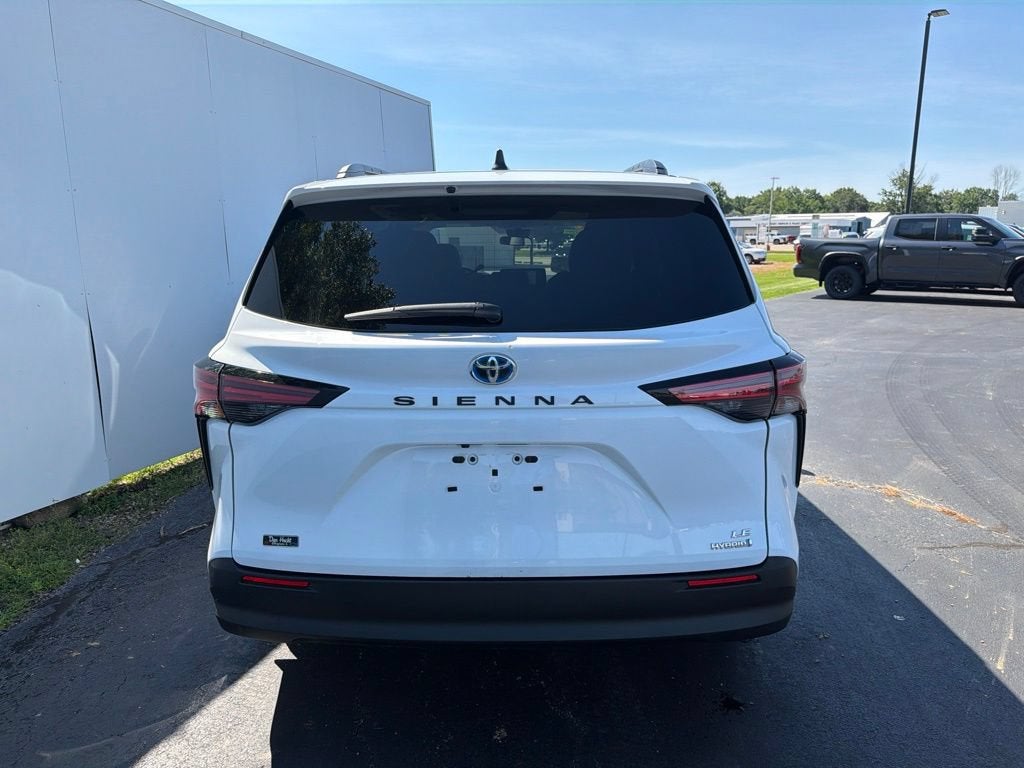 2022 Toyota Sienna LE