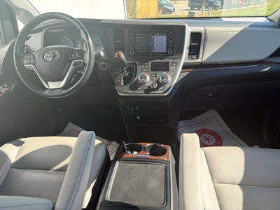 2020 Toyota Sienna XLE Auto Access Seat