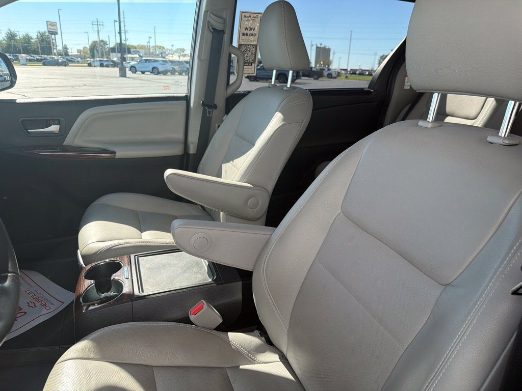 2020 Toyota Sienna XLE Auto Access Seat