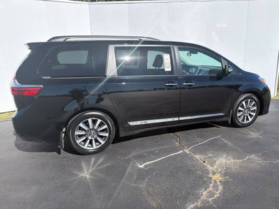 2020 Toyota Sienna XLE Auto Access Seat