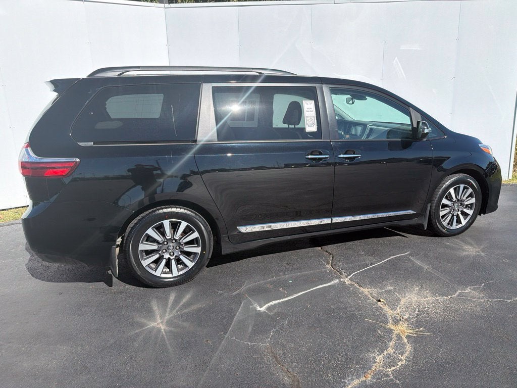 2020 Toyota Sienna XLE Auto Access Seat