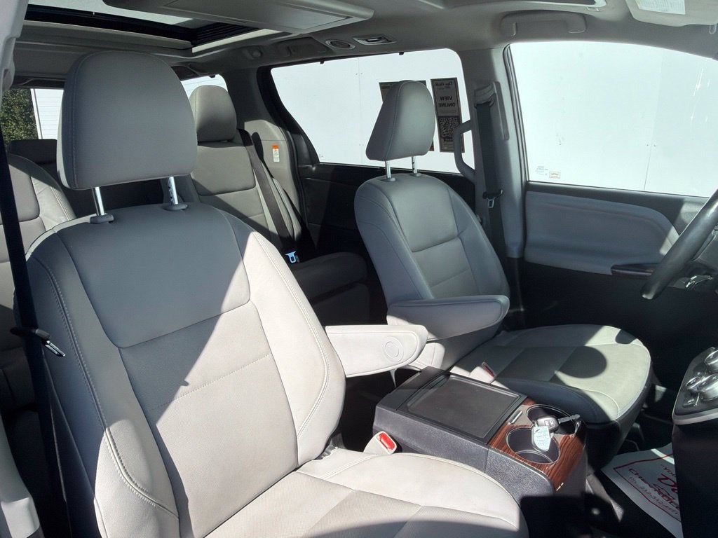 2020 Toyota Sienna XLE Auto Access Seat